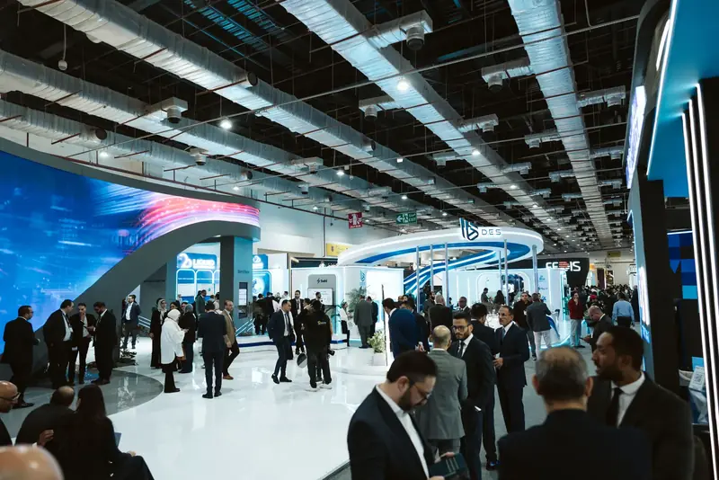 Visitors filling an aisle of the PAFIX 2025 hall